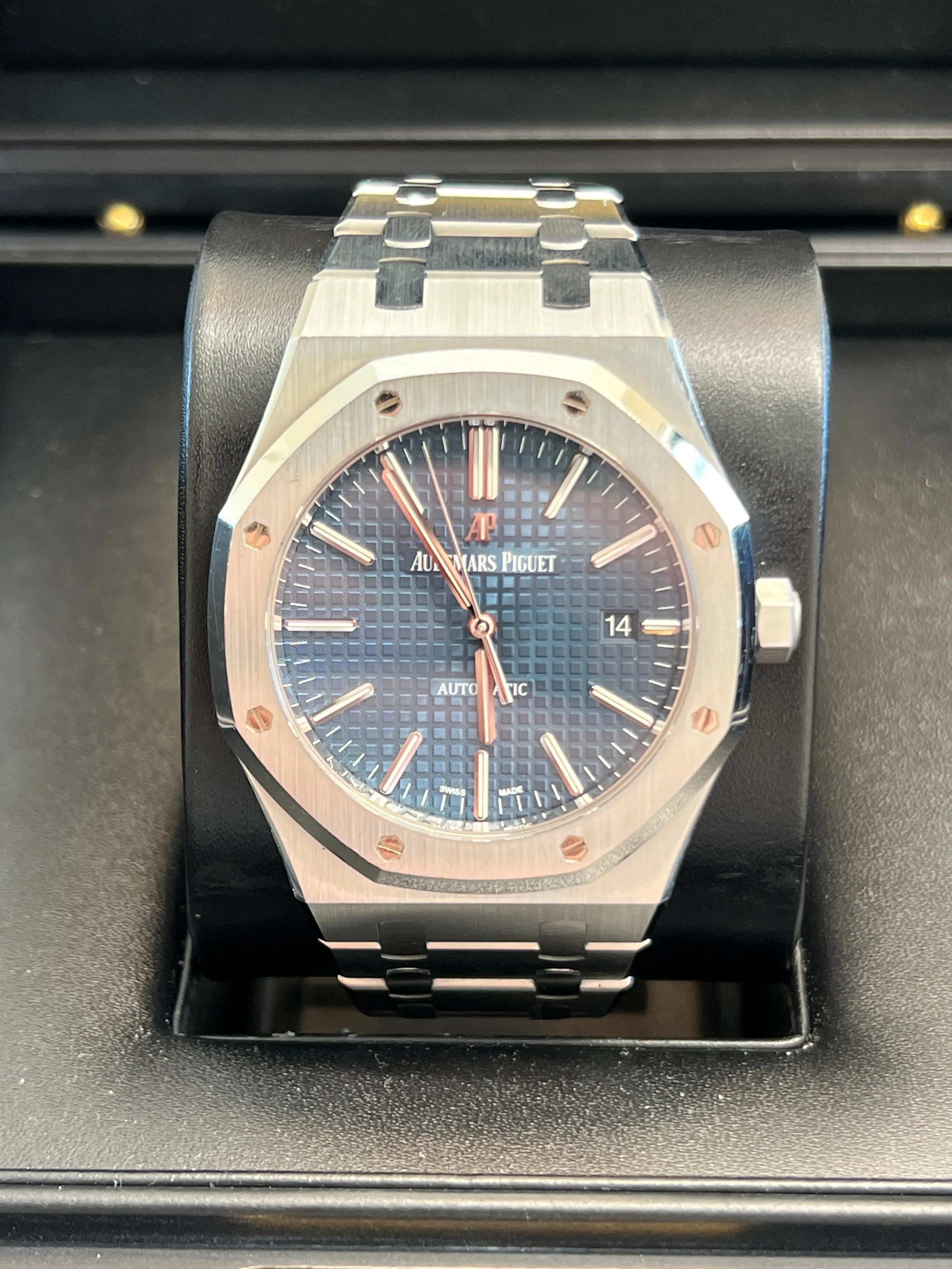Audemars Piguet - Pre-owned Royal Oak Blue Dial 15400ST