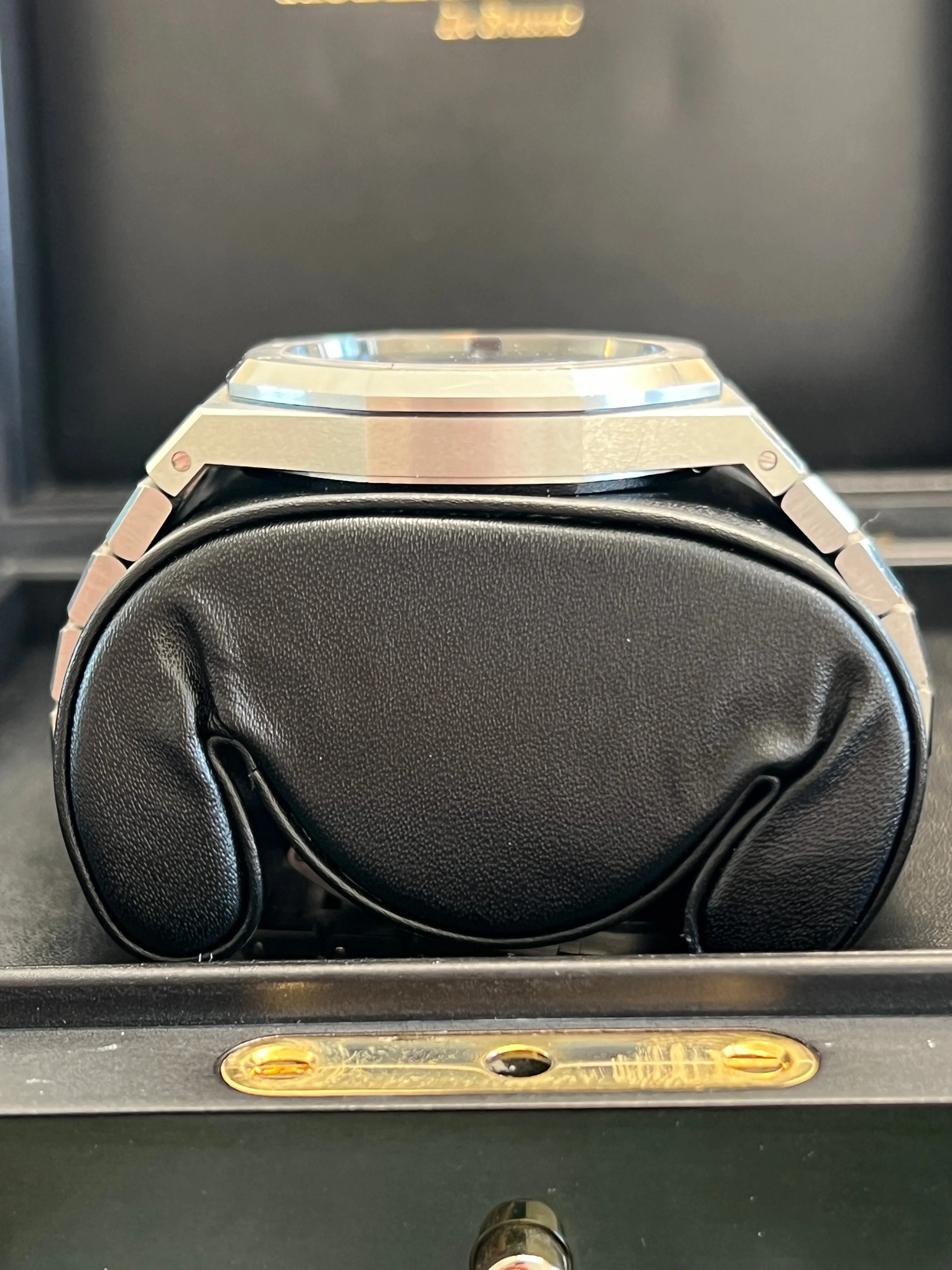 Audemars Piguet - Pre-owned Royal Oak Blue Dial 15400ST