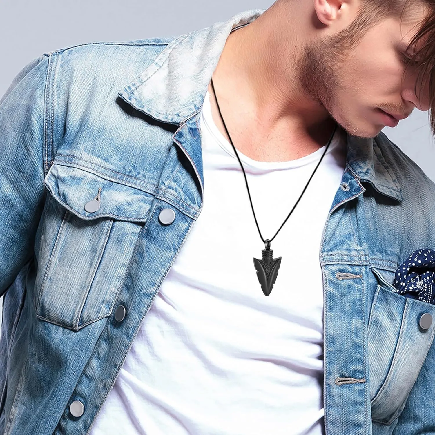 Hearbeingt Urn Necklace for Men Arrowhead Cremation Jewelry for Ashes Memorial Lockets Keepsakes Pendant for Women Men Memory Gift