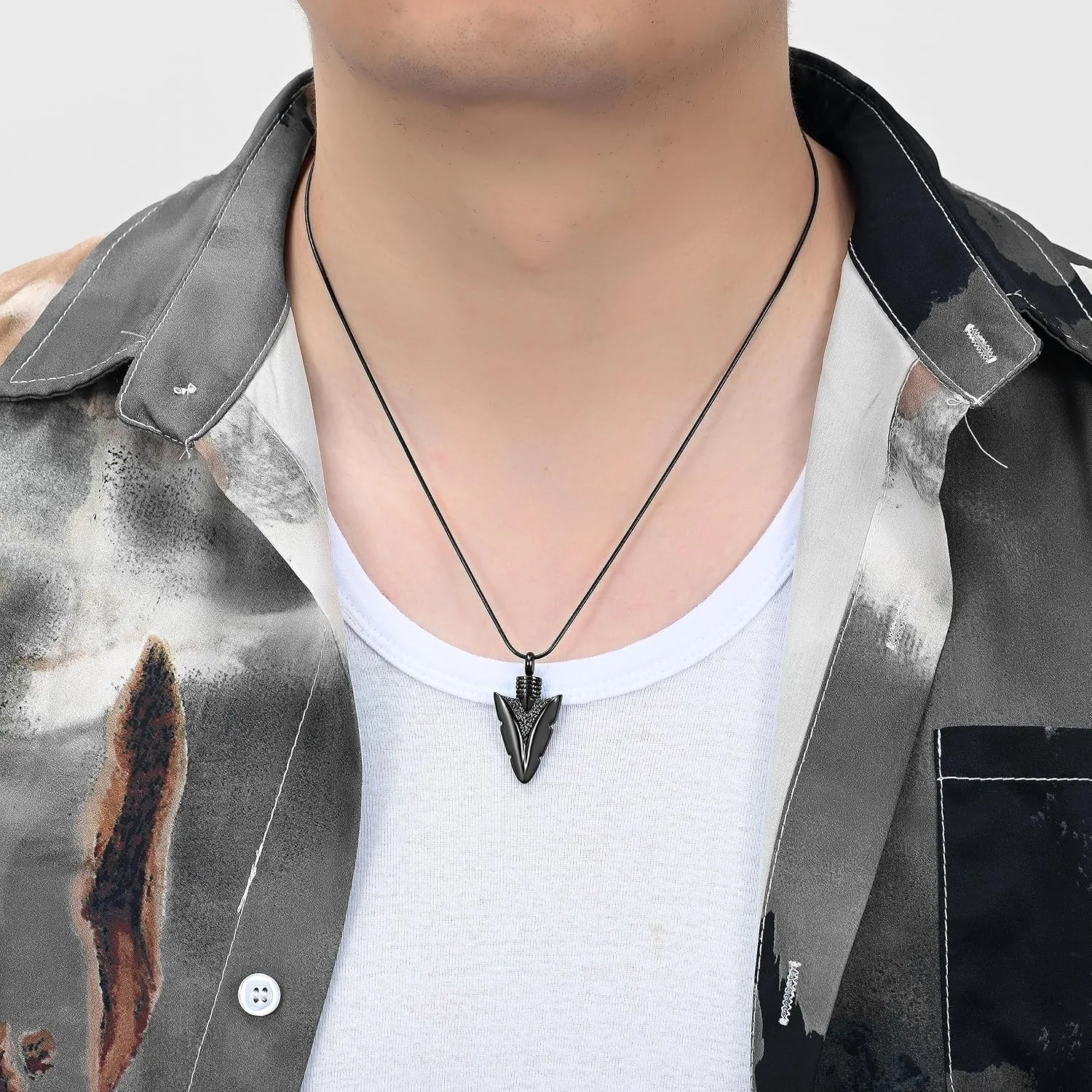Hearbeingt Urn Necklace for Men Arrowhead Cremation Jewelry for Ashes Memorial Lockets Keepsakes Pendant for Women Men Memory Gift