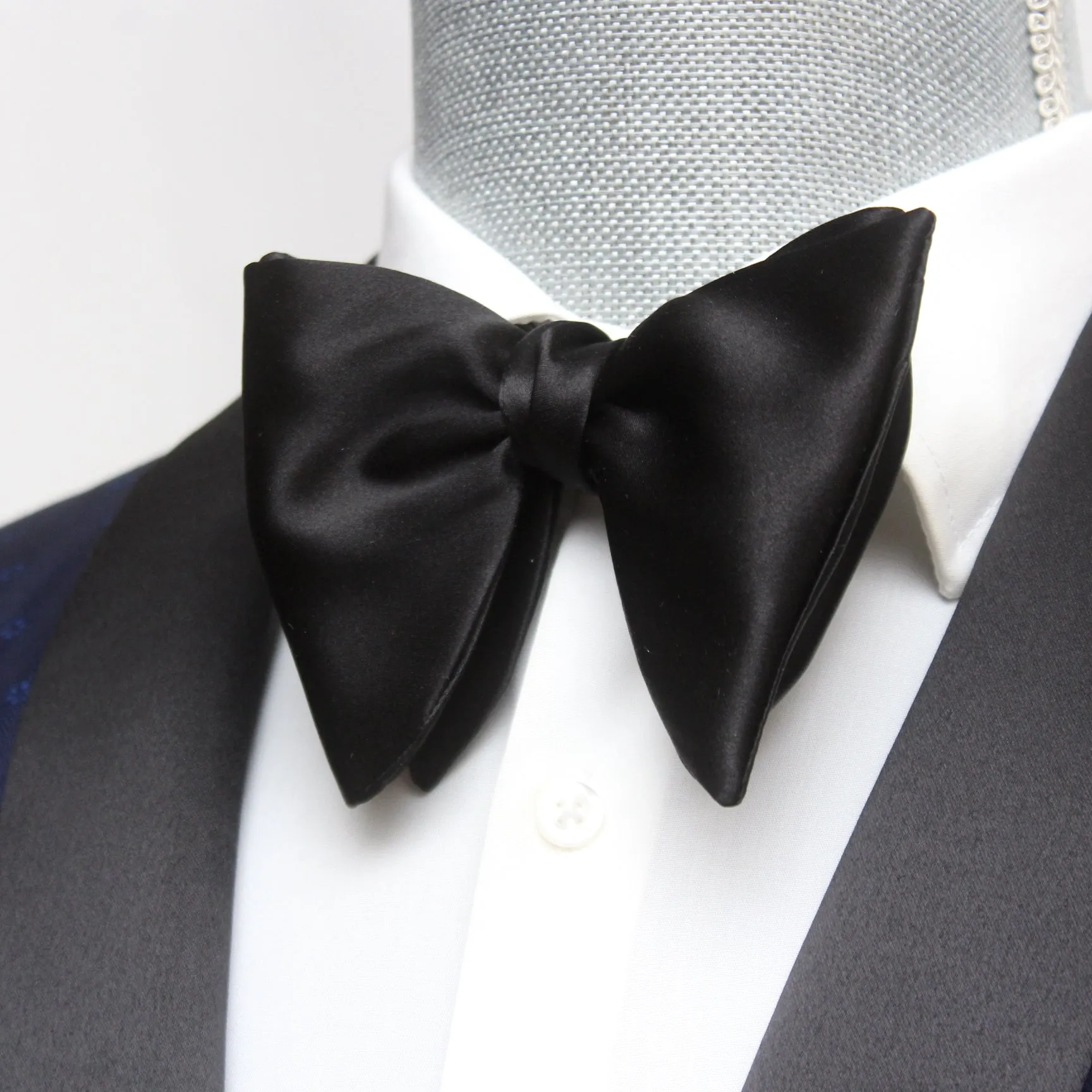 Men's Large Silk Bow Tie Self-tied
