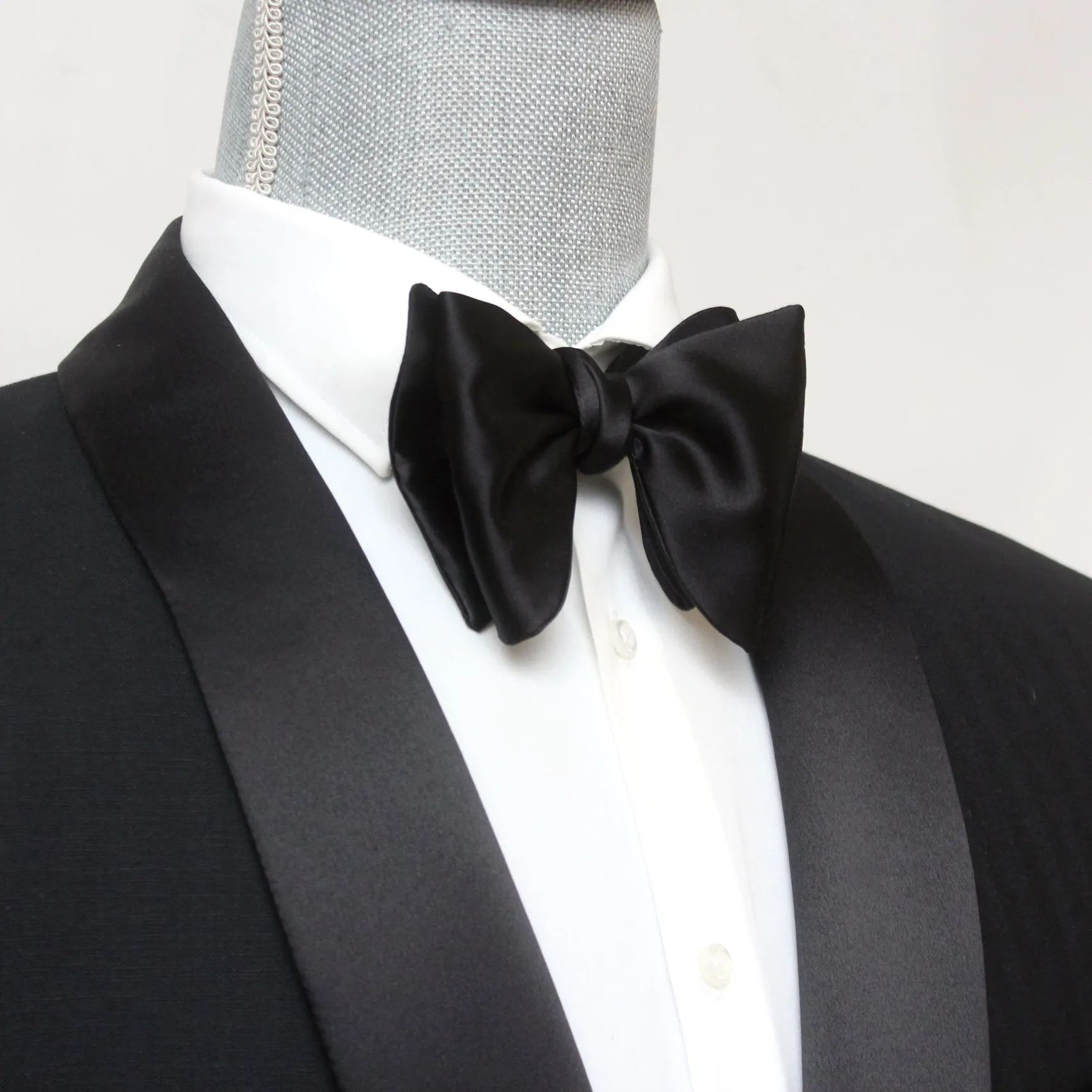 Men's Large Silk Bow Tie Self-tied
