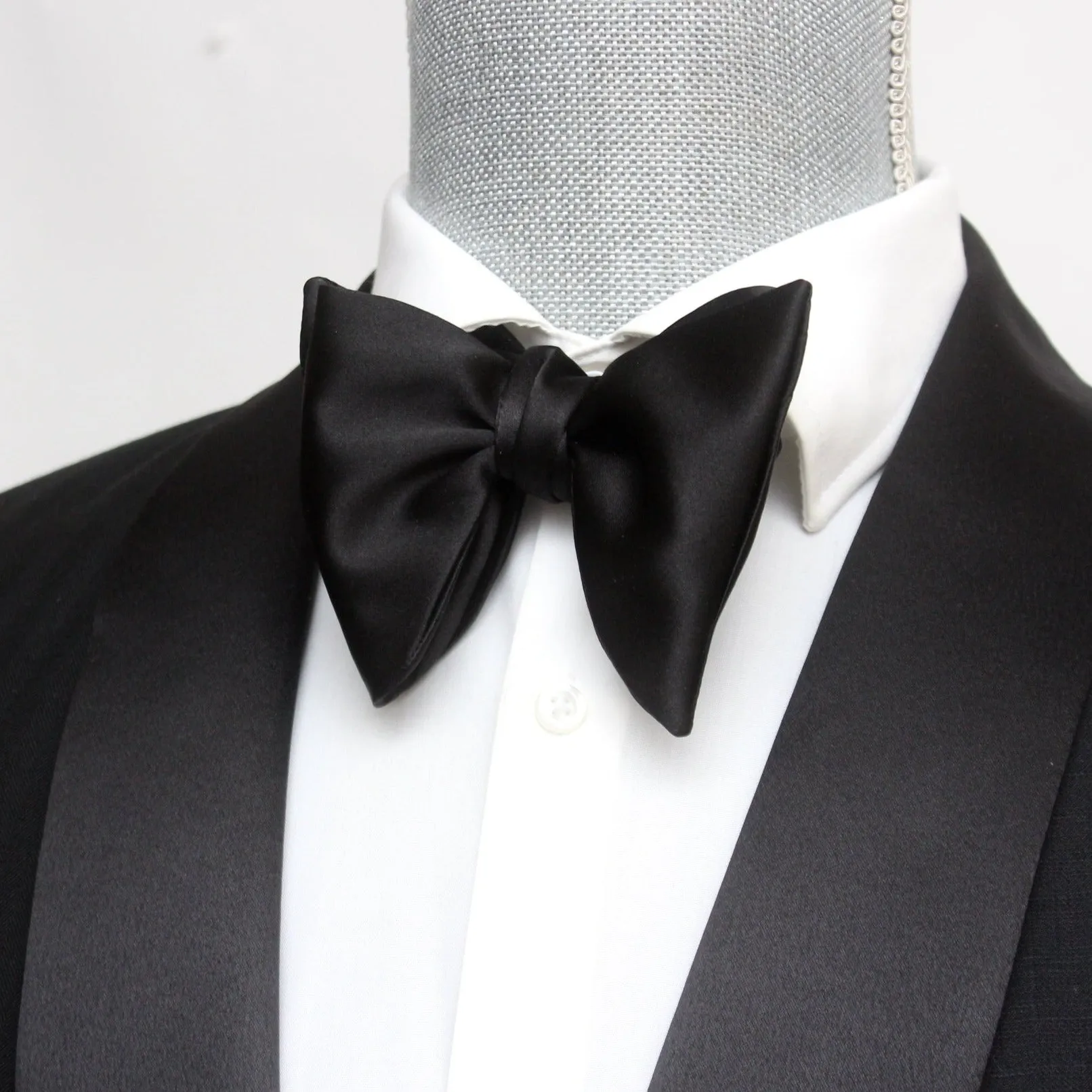 Men's Large Silk Bow Tie Self-tied