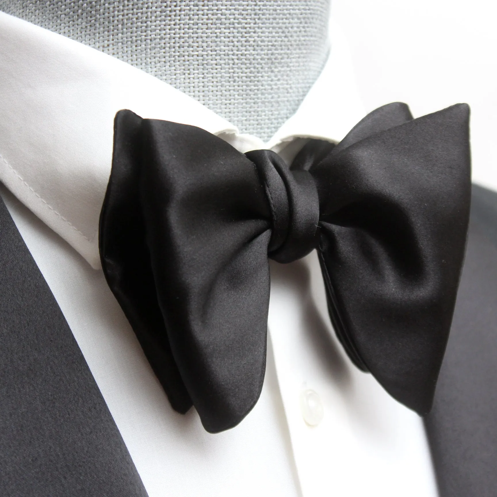 Men's Large Silk Bow Tie Self-tied